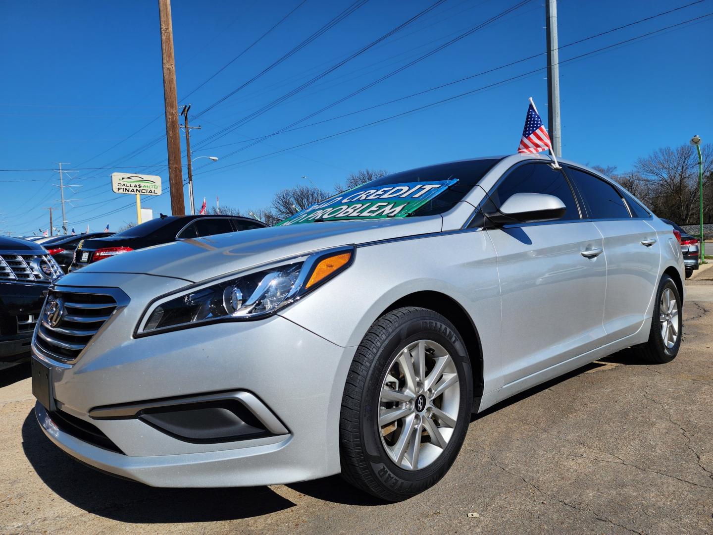 2017 SILVER Hyundai Sonata SE (5NPE24AF8HH) with an 2.4L L4 DOHC 16V engine, 7A transmission, located at 2660 S.Garland Avenue, Garland, TX, 75041, (469) 298-3118, 32.885551, -96.655602 - Welcome to DallasAutos4Less, one of the Premier BUY HERE PAY HERE Dealers in the North Dallas Area. We specialize in financing to people with NO CREDIT or BAD CREDIT. We need proof of income, proof of residence, and a ID. Come buy your new car from us today!! This is a very clean 2017 HYUNDAI SON - Photo#7